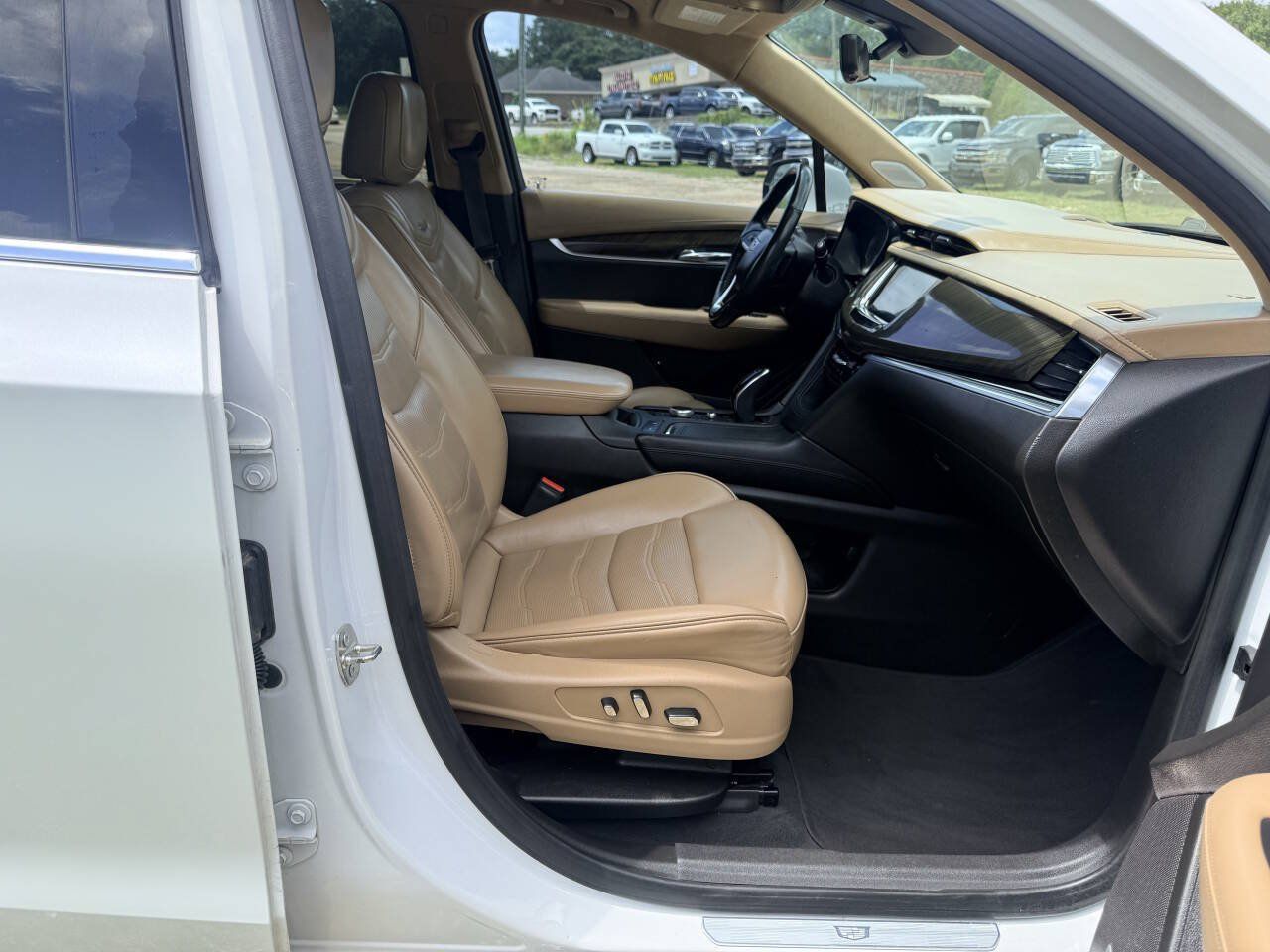 Used 2021 Cadillac XT6 Premium Luxury w/ Platinum Package AWD/4WD image 16