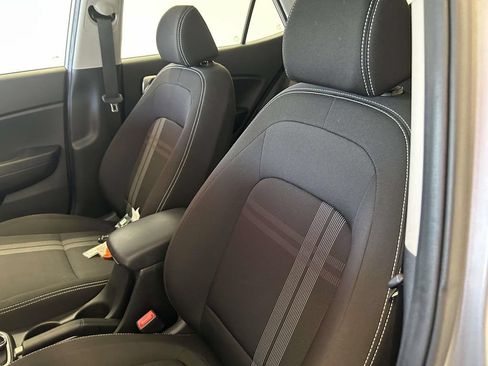 Used 2025 Hyundai Venue SEL FWD image 16