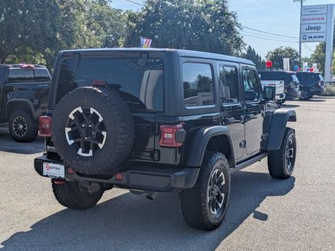 Used 2025 Jeep Wrangler Unlimited Rubicon AWD/4WD image 3