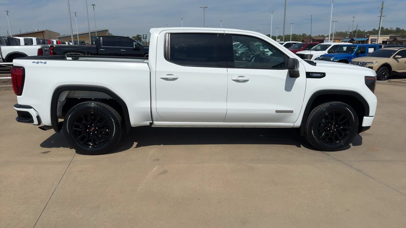Used 2024 GMC Sierra 1500 Elevation AWD/4WD image 9