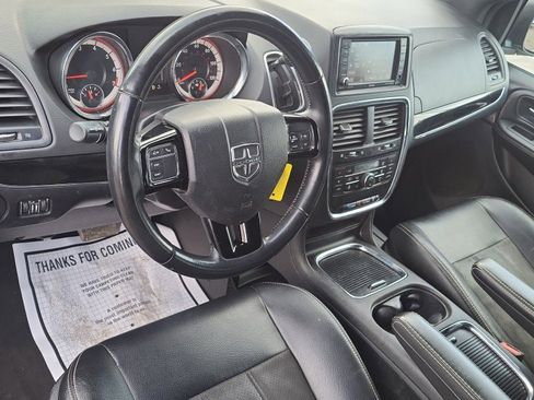 Used 2019 Dodge Grand Caravan SXT w/ Driver Convenience Group image 17