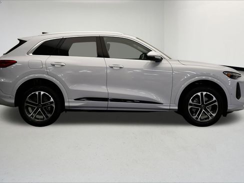 Certified 2025 Audi Q5 Premium Plus w/ Premium Plus image 6