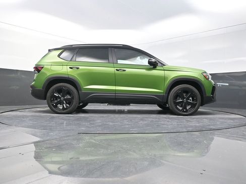 New 2026 Volkswagen Taos SE AWD/4WD image 27