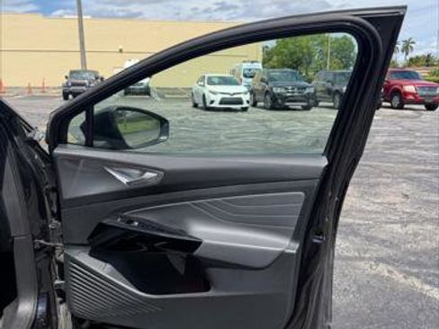 Used 2023 Volkswagen ID.4 Pro S image 18