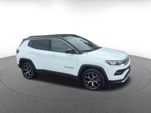 Used 2025 Jeep Compass Limited AWD/4WD image 2