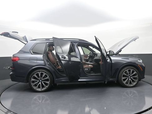 Used 2022 BMW X7 M50i AWD/4WD image 47