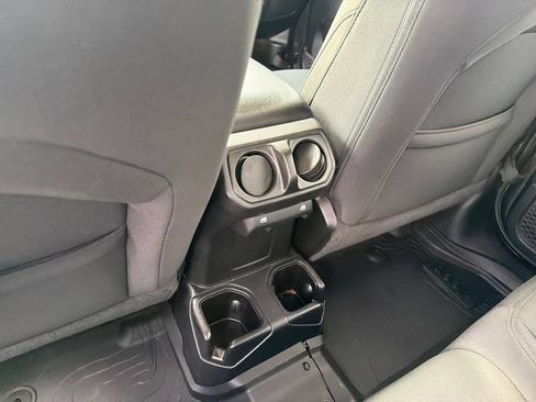 Used 2021 Jeep Gladiator Sport AWD/4WD image 32