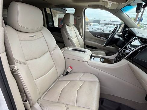 Used 2020 Cadillac Escalade ESV Premium Luxury AWD/4WD image 17