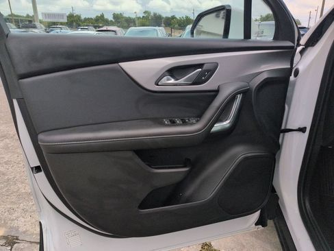 Used 2025 Chevrolet Blazer LT FWD image 11