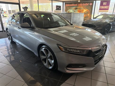 Used 2018 Honda Accord Touring image 4