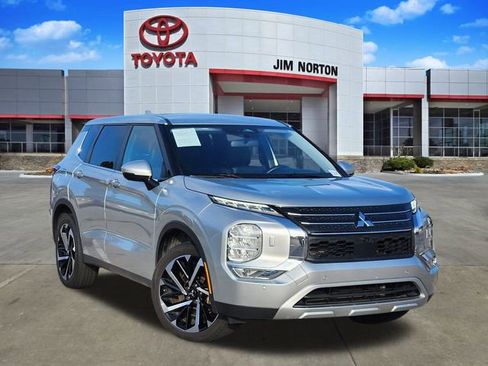 Used 2024 Mitsubishi Outlander SE image 1