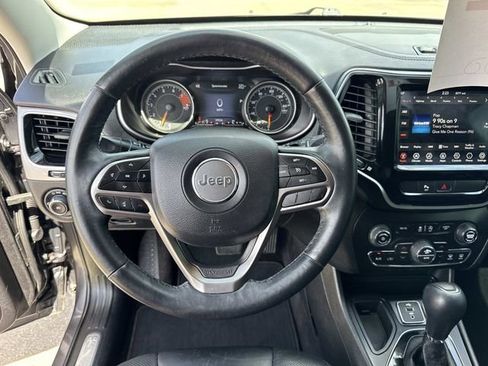 Used 2019 Jeep Cherokee Limited FWD image 25