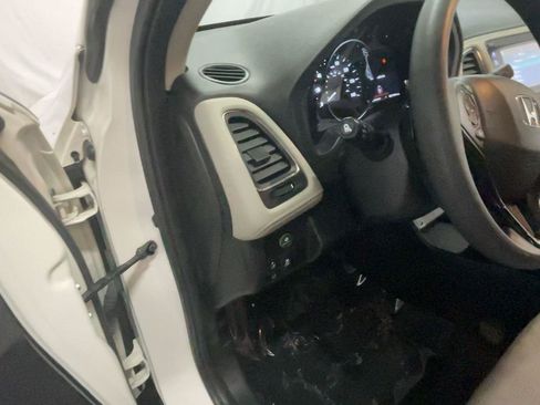 Used 2022 Honda HR-V EX image 31