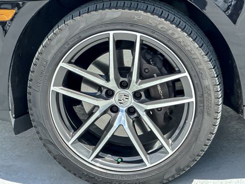 Certified 2023 Porsche Macan AWD/4WD image 26