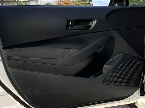 Used 2025 Toyota Corolla LE image 20