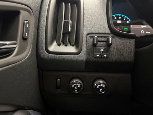 Used 2022 Chevrolet Colorado Z71 AWD/4WD image 32