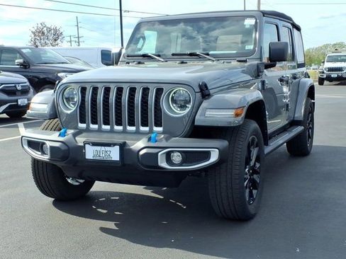 Used 2023 Jeep Wrangler Unlimited Sahara w/ Cold Weather Group AWD/4WD image 2