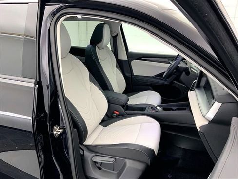 New 2026 Volkswagen Tiguan SE image 11