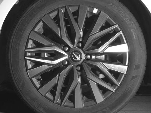 Used 2025 Nissan Altima 2.5 SV image 12