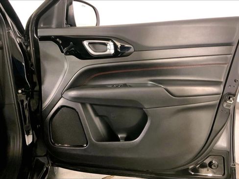 Used 2024 Jeep Compass Trailhawk image 25