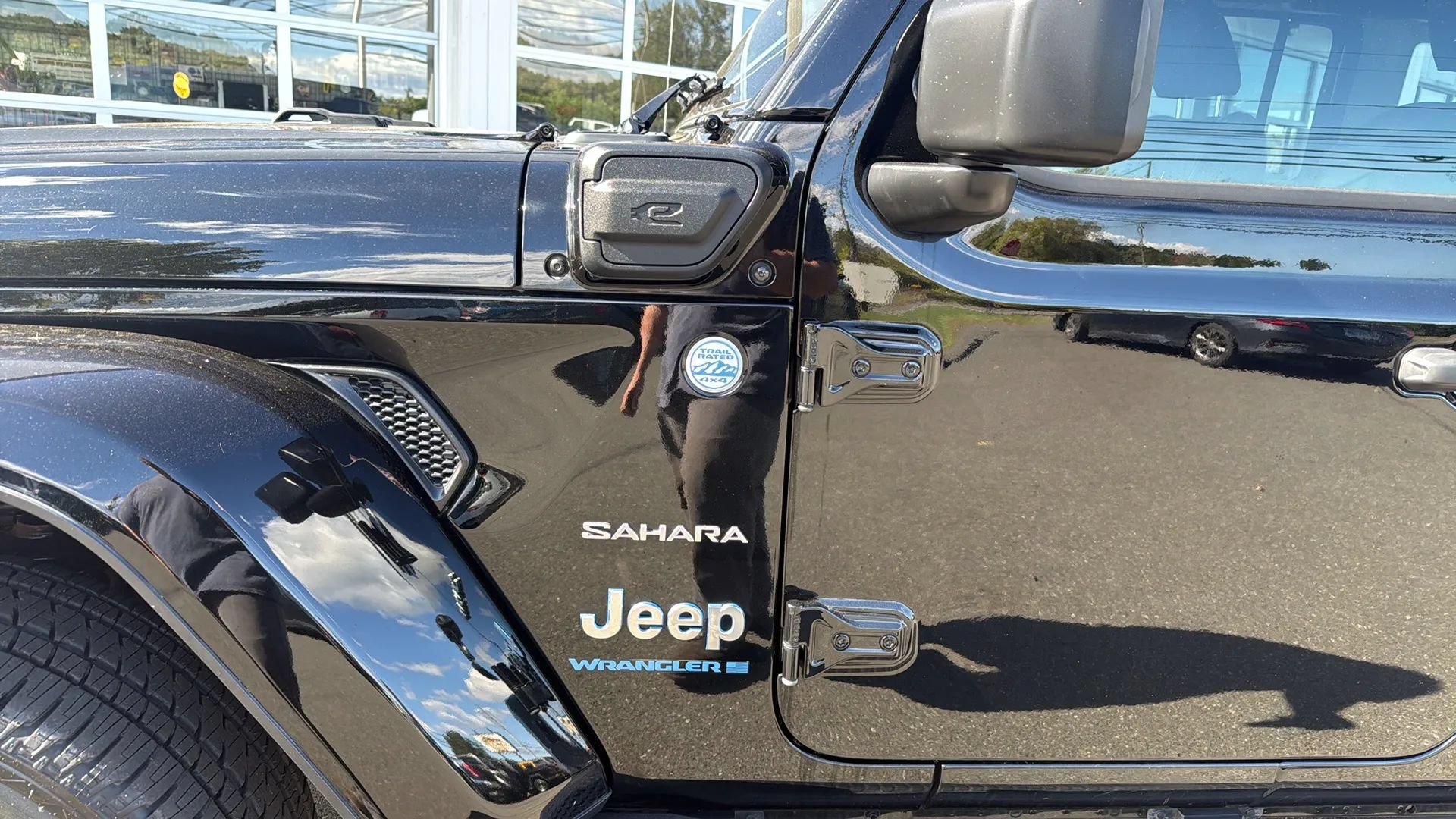 Used 2023 Jeep Wrangler Unlimited Sahara w/ Cold Weather Group AWD/4WD image 27