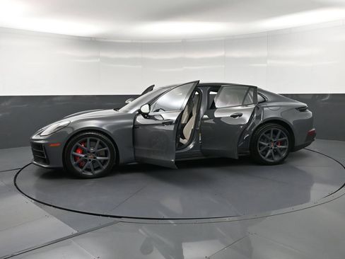 Certified 2025 Porsche Panamera 4S AWD/4WD image 40