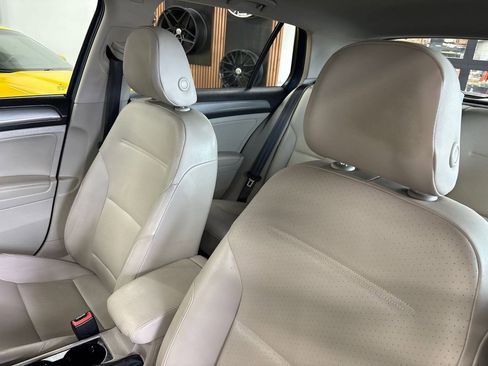 Used 2015 Volkswagen Golf S w/ Lighting Package image 29