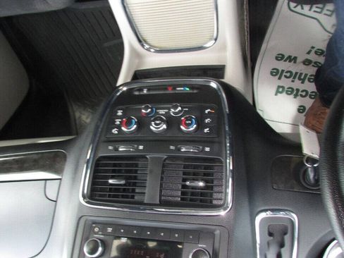 Used 2015 Dodge Grand Caravan SXT FWD image 58