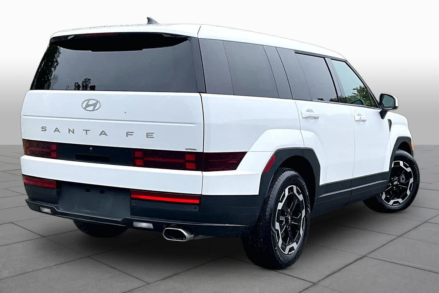 Used 2025 Hyundai Santa Fe SE AWD/4WD image 13