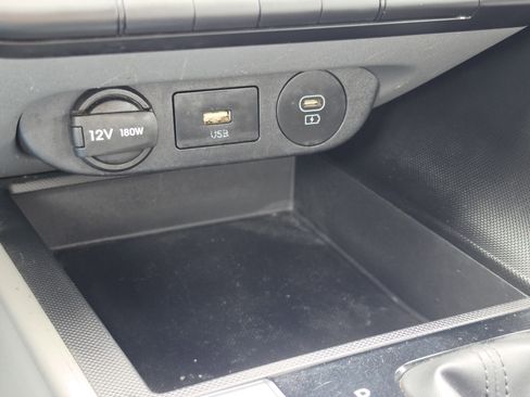 Used 2024 Hyundai Elantra SE FWD image 19