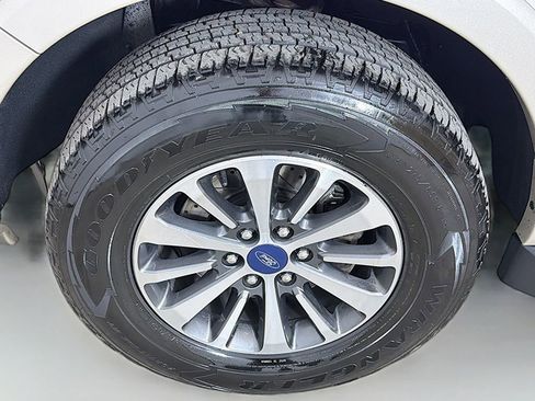 Used 2017 Ford Expedition XLT w/ Equipment Group 201A AWD/4WD image 14