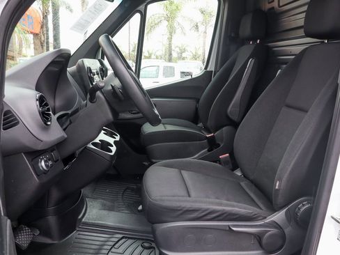 Used 2021 Mercedes-Benz Sprinter 2500 image 22