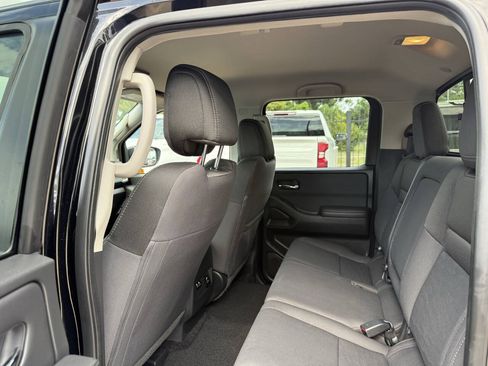 Used 2024 Nissan Frontier SV w/ Technology Package RWD image 12