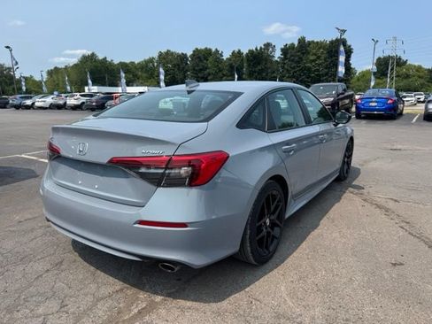 Used 2024 Honda Civic Sport image 2