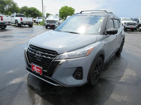 Used 2023 Nissan Kicks SR w/ SR Premium Package FWD image 12
