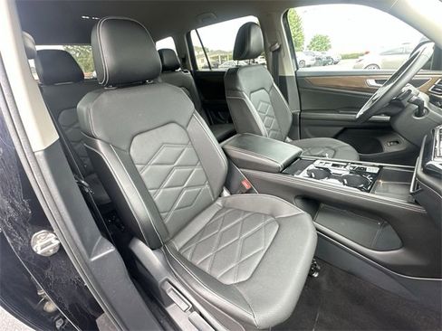 Used 2024 Volkswagen Atlas SE image 24