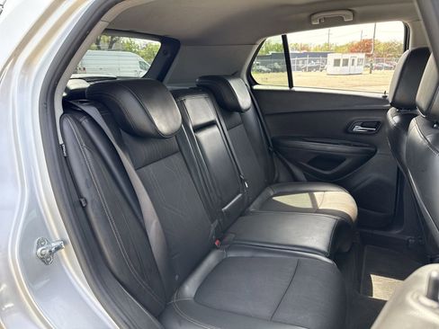 Used 2020 Chevrolet Trax LT w/ LT Convenience Package FWD image 25