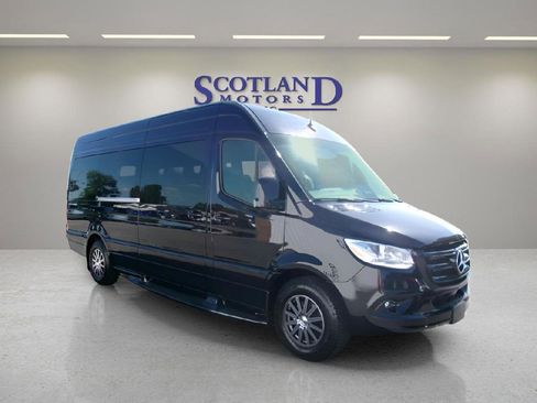 Used 2025 Mercedes-Benz Sprinter 2500 image 4
