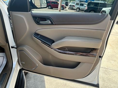 Used 2017 GMC Yukon XL SLT w/ Premium Edition AWD/4WD image 17