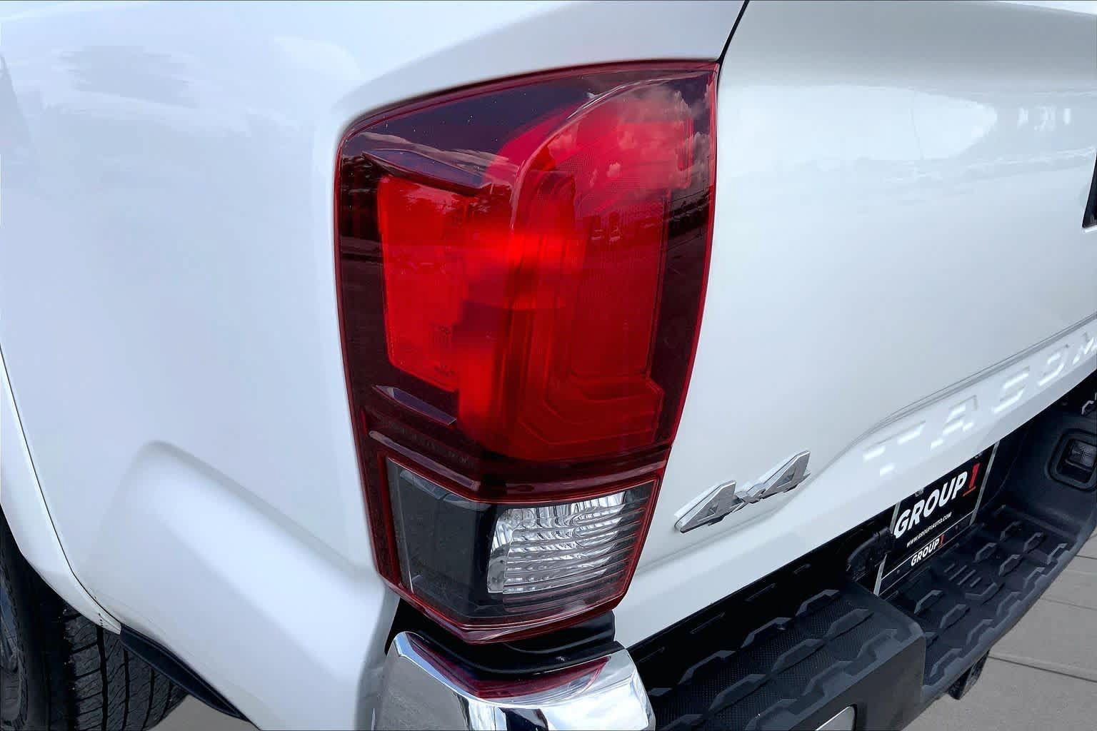 Used 2022 Toyota Tacoma SR5 AWD/4WD image 28