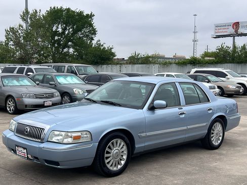 Used 2009 Mercury Grand Marquis LS image 2