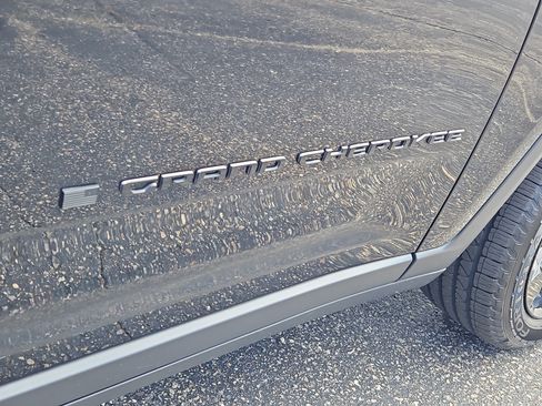 Used 2023 Jeep Grand Cherokee Altitude AWD/4WD image 5