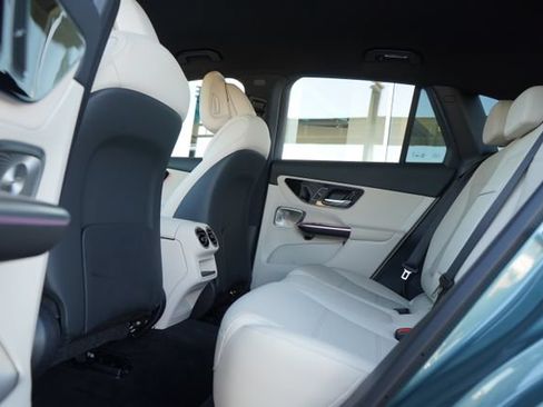 Used 2026 Mercedes-Benz GLC 300 image 27