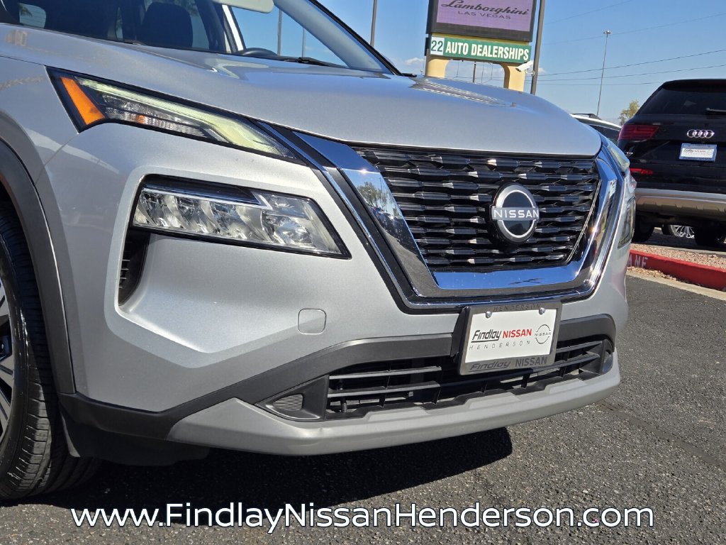 Used 2023 Nissan Rogue SV FWD image 8
