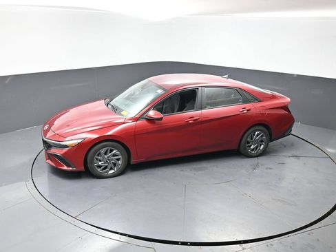 Used 2024 Hyundai Elantra SEL FWD image 18