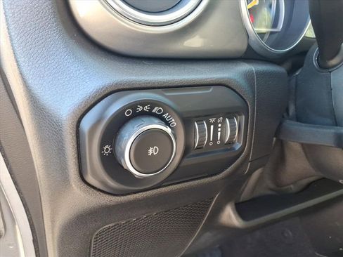 Used 2020 Jeep Wrangler Unlimited Sahara image 18