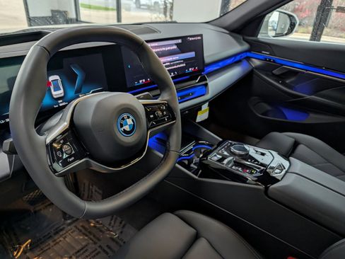 Certified 2024 BMW i5 eDrive40i w/ M Sport Package RWD image 18
