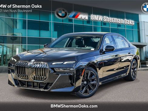 New 2026 BMW 740i w/ Premium Package image 1