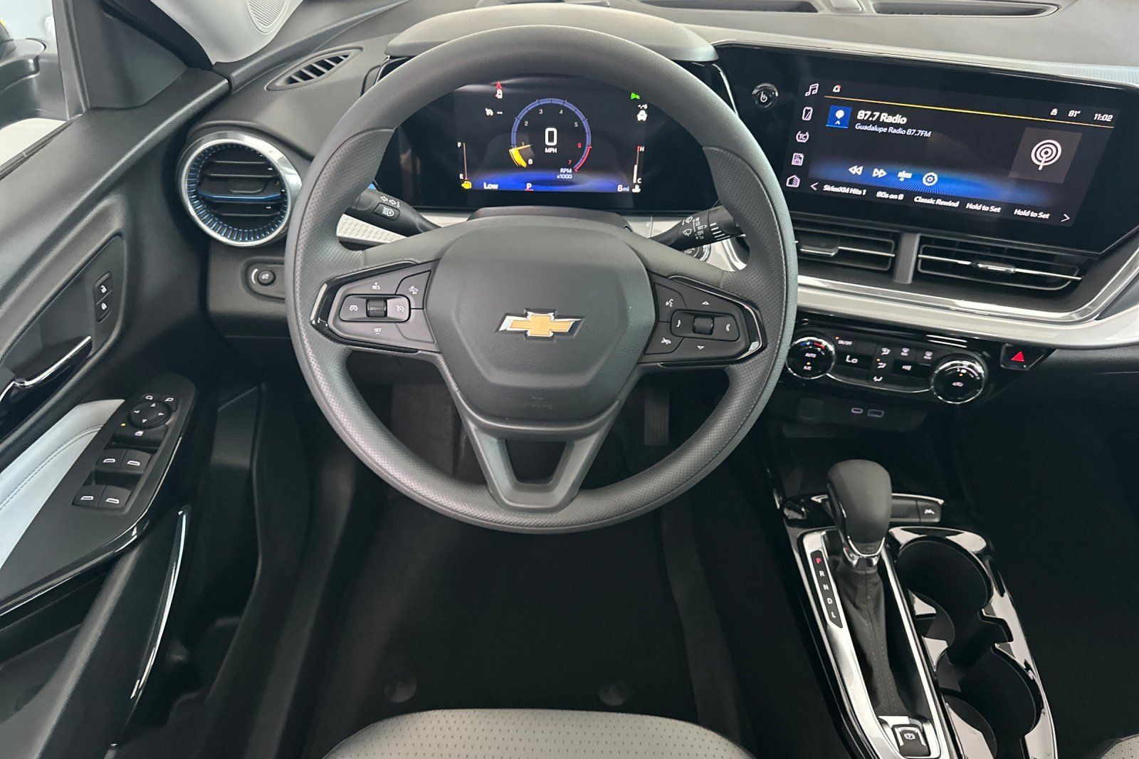 New 2026 Chevrolet Trax LT w/ Sunroof Package FWD image 14