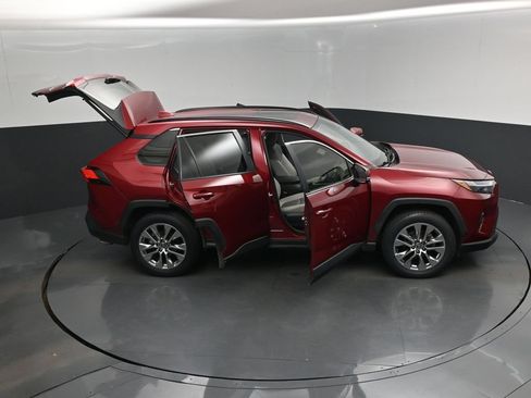 Used 2022 Toyota RAV4 XLE Premium FWD image 18